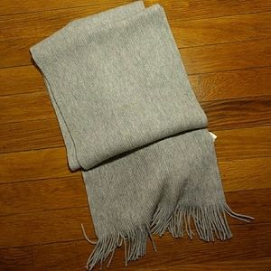 Grey Uniqlo Heattech scarf